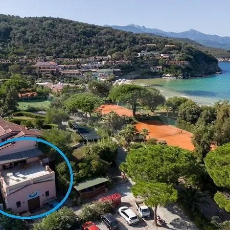 La Perla Della Biodola - Goelba アパート *